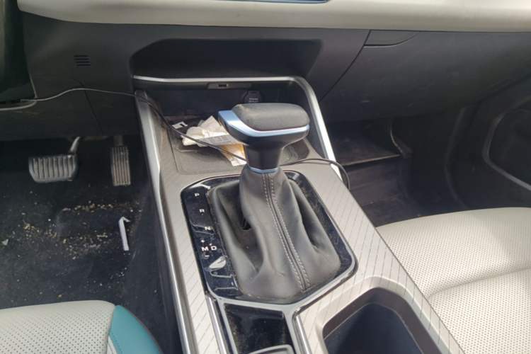 Used Geely Auto Emgrand 2023 4th Generation Champion Edition 1.5L CVT Flagship Model Gear Lever