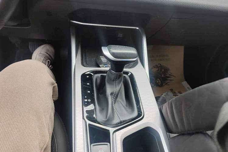 Used Geely Auto Emgrand 2023 4th Generation Champion Edition 1.5L CVT Luxury Model Gear Lever