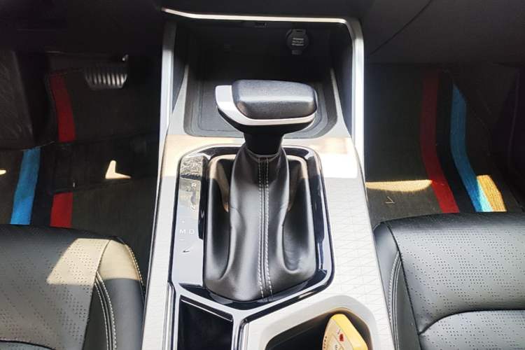 Used Geely Auto Emgrand 2023 4th Generation Champion Edition 1.5L CVT Prestige Model Gear Lever