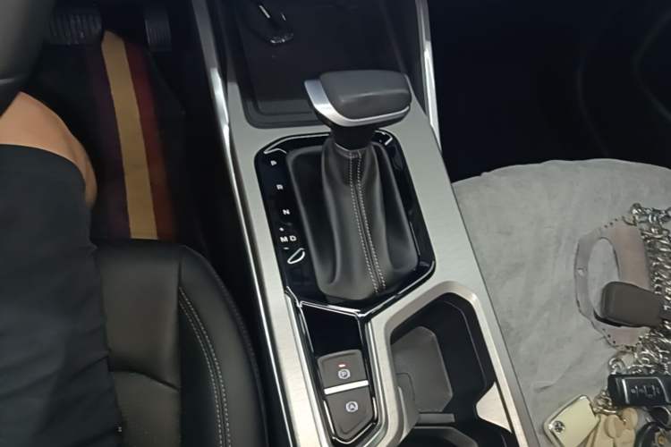 Used Geely Auto Emgrand 2023 4th Generation Champion Edition 1.5L CVT Luxury Model Gear Lever