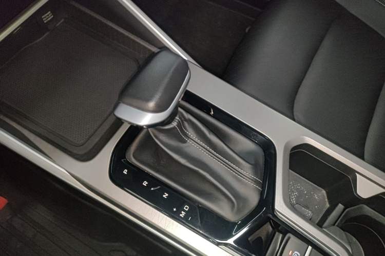 Used Geely Auto Emgrand 2023 4th Generation Champion Edition 1.5L CVT Luxury Model Gear Lever