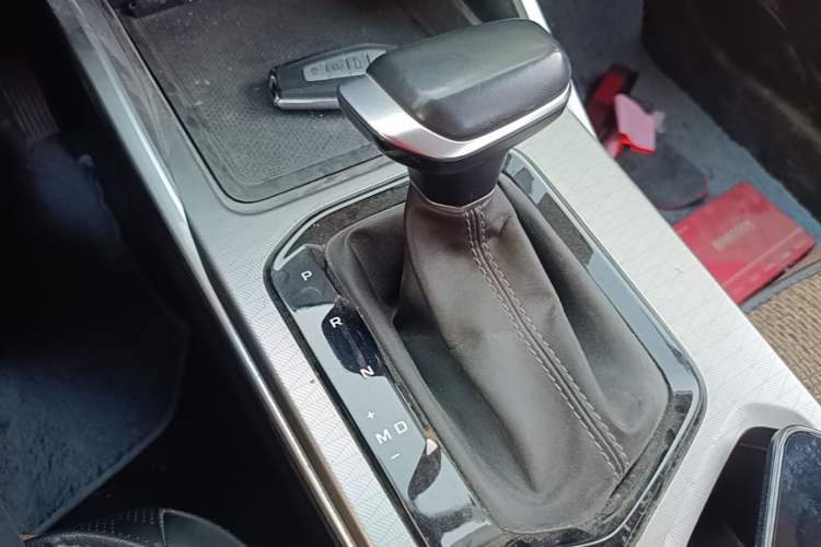 Used Geely Auto Emgrand 2023 4th Generation Champion Edition 1.5L CVT Prestige Model Gear Lever