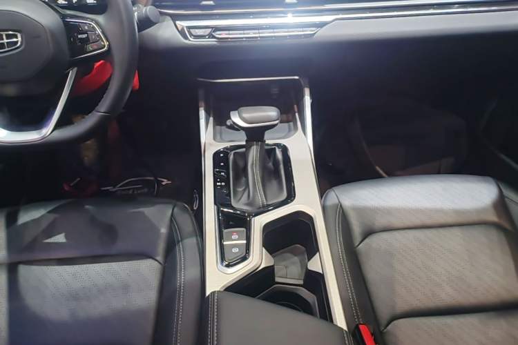 Used Geely Auto Emgrand 2023 4th Generation Champion Edition 1.5L CVT Prestige Model Gear Lever