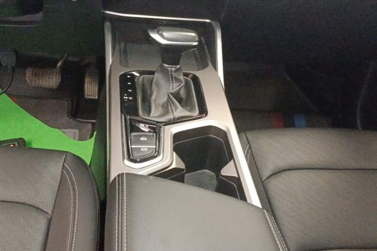 Used Geely Auto Emgrand 2023 4th Generation Champion Edition 1.5L CVT Luxury Model Gear Lever