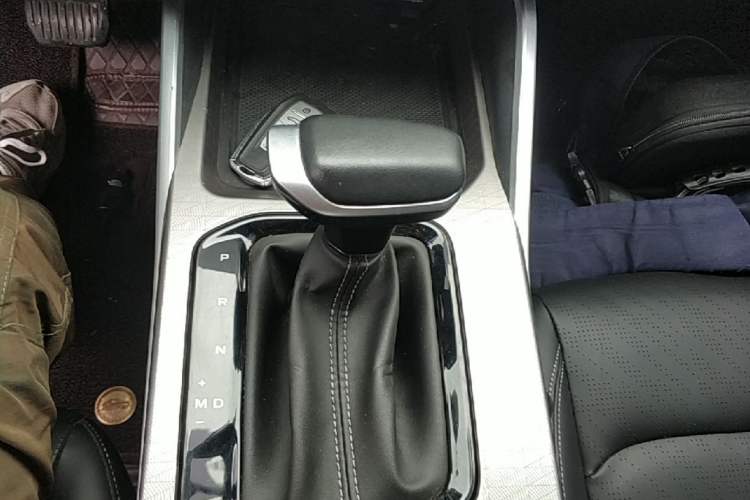 Used Geely Auto Emgrand 2023 4th Generation Champion Edition 1.5L CVT Luxury Model Gear Lever