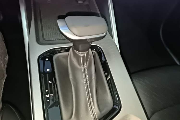 Used Geely Auto Emgrand 2023 4th Generation Champion Edition 1.5L CVT Prestige Model Gear Lever