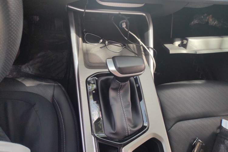 Used Geely Auto Emgrand 2023 4th Generation Champion Edition 1.5L CVT Luxury Model Gear Lever