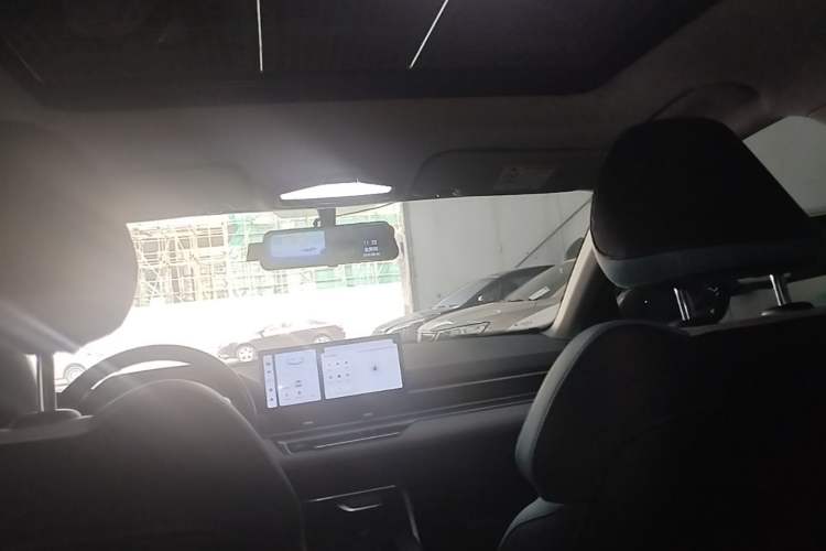 Used Geely Auto Emgrand 2023 4th Generation Champion Edition 1.5L CVT Flagship Model Headliner
