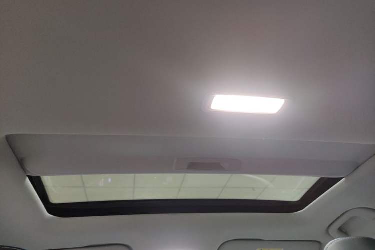 Used Geely Auto Emgrand 2023 4th Generation Champion Edition 1.5L CVT Flagship Model Headliner