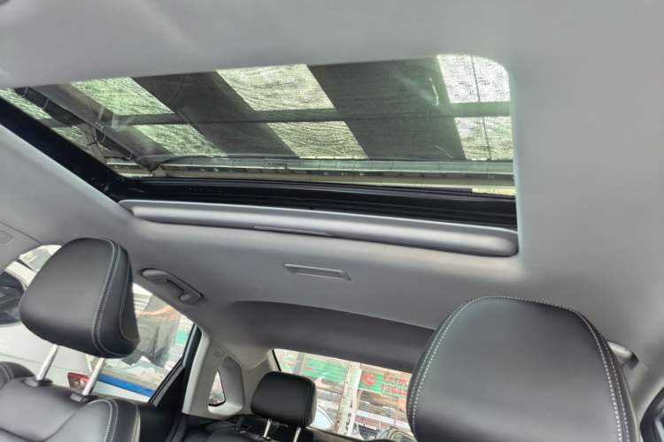 Used Geely Auto Emgrand 2023 4th Generation Champion Edition 1.5L CVT Prestige Model Headliner