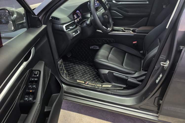 Used Geely Auto Emgrand 2023 4th Generation Champion Edition 1.5L CVT Prestige Model Interior 1