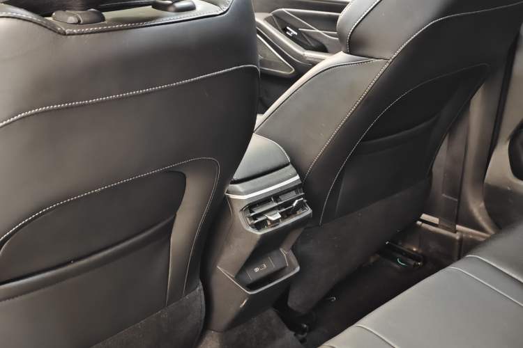 Used Geely Auto Emgrand 2023 4th Generation Champion Edition 1.5L CVT Prestige Model Interior 5