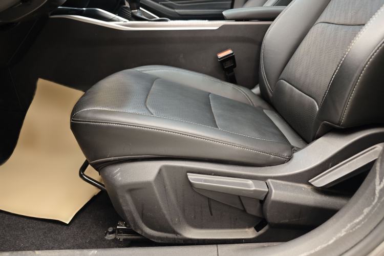 Used Geely Auto Emgrand 2023 4th Generation Champion Edition 1.5L CVT Prestige Model Interior 9