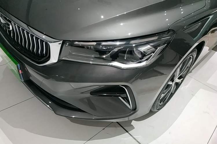 Used Geely Auto Emgrand 2023 4th Generation Champion Edition 1.5L CVT Prestige Model Left Front Headlight