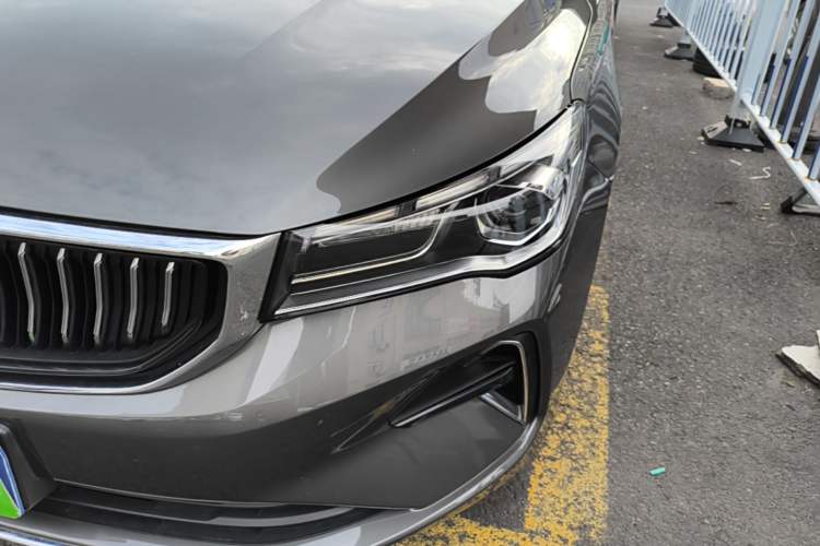 Used Geely Auto Emgrand 2023 4th Generation Champion Edition 1.5L CVT Prestige Model Left Front Headlight