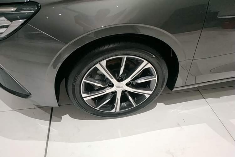 Used Geely Auto Emgrand 2023 4th Generation Champion Edition 1.5L CVT Prestige Model Left Front Wheel Hub