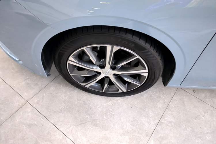 Used Geely Auto Emgrand 2023 4th Generation Champion Edition 1.5L CVT Prestige Model Left Front Wheel Hub