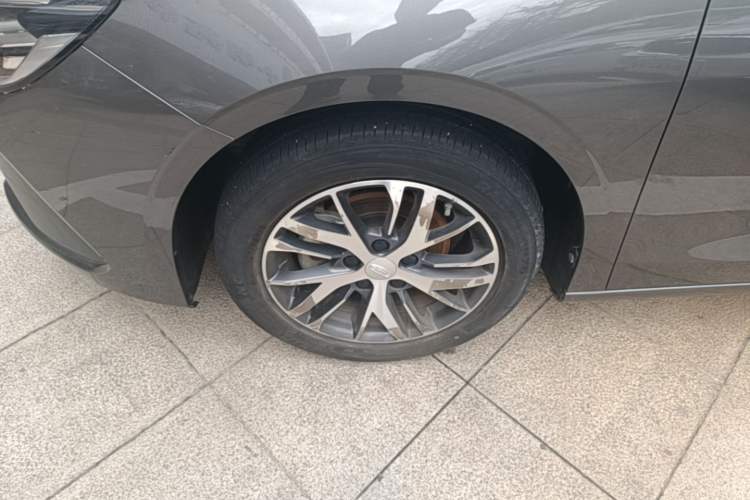 Used Geely Auto Emgrand 2023 4th Generation Champion Edition 1.5L CVT Luxury Model Left Front Wheel Hub