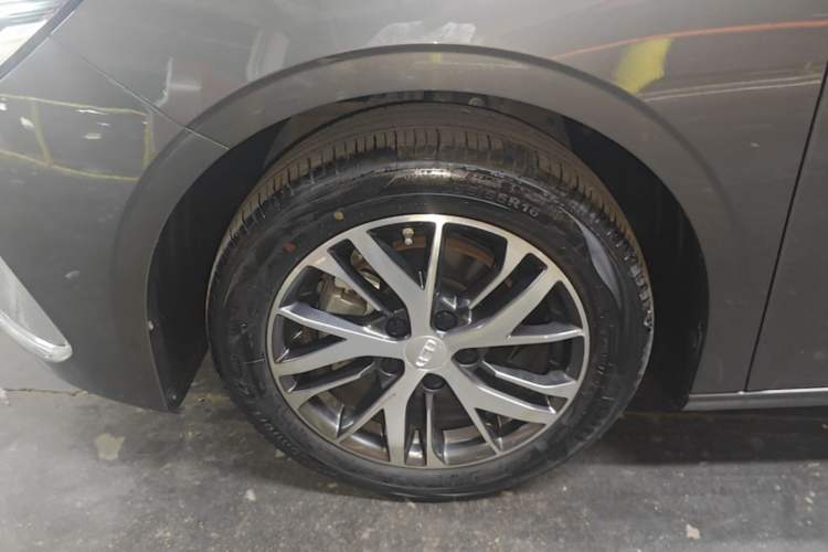 Used Geely Auto Emgrand 2023 4th Generation Champion Edition 1.5L CVT Luxury Model Left Front Wheel Hub