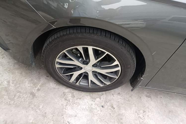 Used Geely Auto Emgrand 2023 4th Generation Champion Edition 1.5L Manual Luxury Model Left Front Wheel Hub