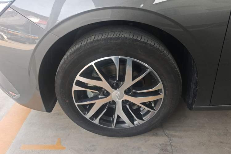 Used Geely Auto Emgrand 2023 4th Generation Champion Edition 1.5L Manual Luxury Model Left Front Wheel Hub