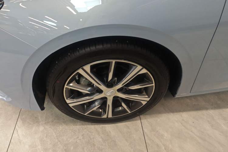Used Geely Auto Emgrand 2023 4th Generation Champion Edition 1.5L CVT Prestige Model Left Front Wheel Hub