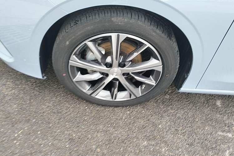 Used Geely Auto Emgrand 2023 4th Generation Champion Edition 1.5L CVT Prestige Model Left Front Wheel Hub