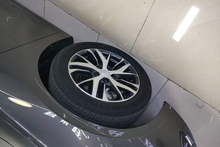 Used Geely Auto Emgrand 2023 4th Generation Champion Edition 1.5L CVT Luxury Model Left Front Wheel Hub