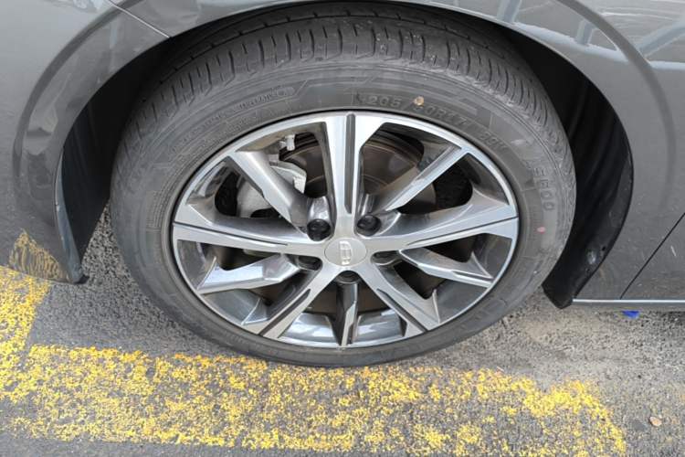Used Geely Auto Emgrand 2023 4th Generation Champion Edition 1.5L CVT Prestige Model Left Front Wheel Hub