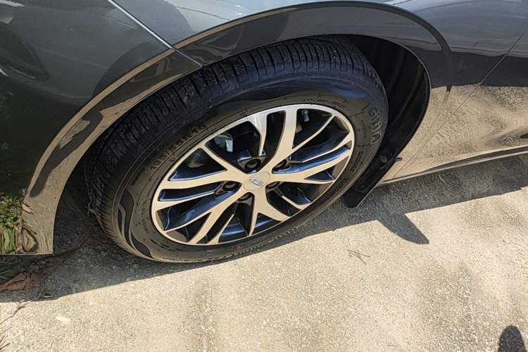 Used Geely Auto Emgrand 2023 4th Generation Champion Edition 1.5L CVT Luxury Model Left Front Wheel Hub