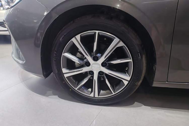 Used Geely Auto Emgrand 2023 4th Generation Champion Edition 1.5L CVT Prestige Model Left Front Wheel Hub