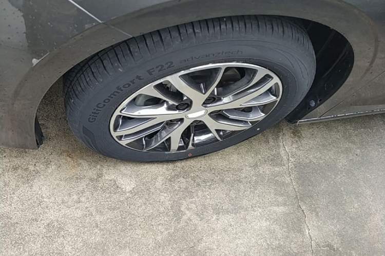 Used Geely Auto Emgrand 2023 4th Generation Champion Edition 1.5L CVT Luxury Model Left Front Wheel Hub