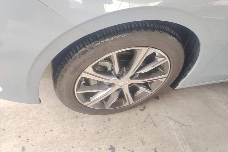 Used Geely Auto Emgrand 2023 4th Generation Champion Edition 1.5L CVT Flagship Model Left Front Wheel Hub