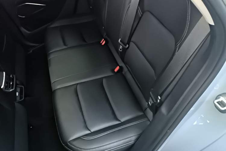 Used Geely Auto Emgrand 2023 4th Generation Champion Edition 1.5L CVT Prestige Model Left Rear Seat