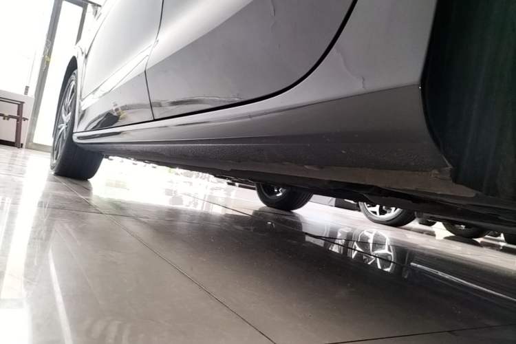 Used Geely Auto Emgrand 2023 4th Generation Champion Edition 1.5L CVT Prestige Model Left Side Sill
