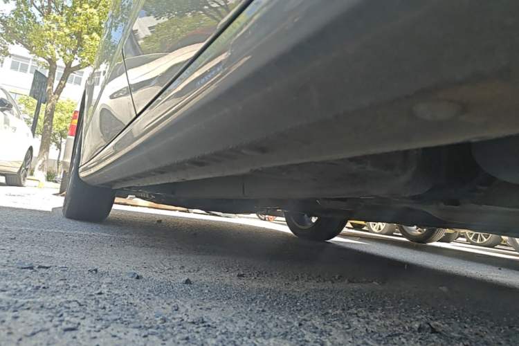 Used Geely Auto Emgrand 2023 4th Generation Champion Edition 1.5L CVT Prestige Model Left Side Sill