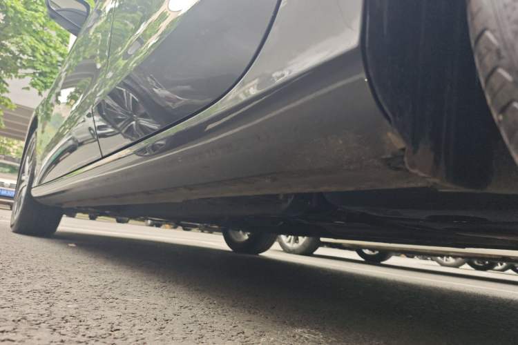Used Geely Auto Emgrand 2023 4th Generation Champion Edition 1.5L CVT Prestige Model Left Side Sill
