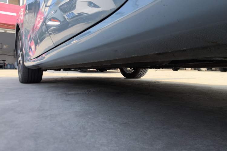 Used Geely Auto Emgrand 2023 4th Generation Champion Edition 1.5L CVT Prestige Model Left Side Sill