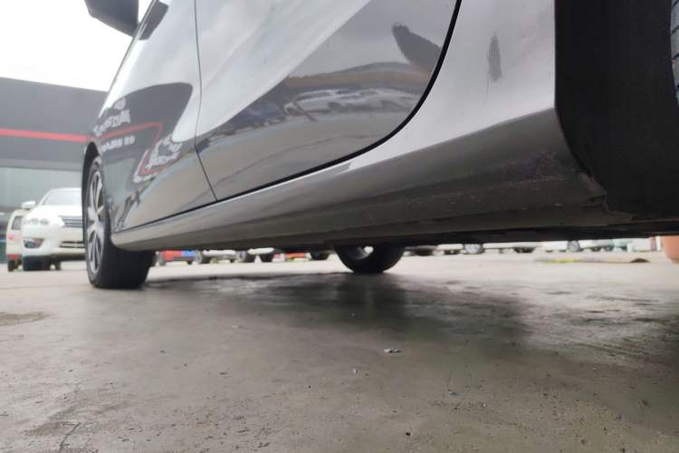 Used Geely Auto Emgrand 2023 4th Generation Champion Edition 1.5L CVT Prestige Model Left Side Sill