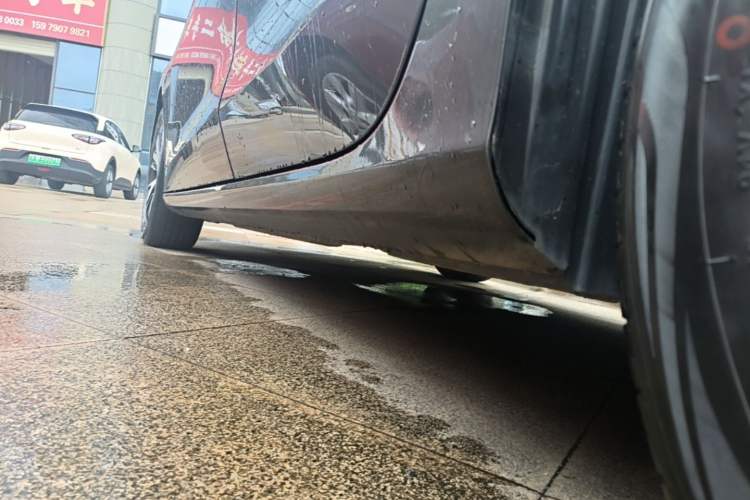 Used Geely Auto Emgrand 2023 4th Generation Champion Edition 1.5L CVT Luxury Model Left Side Sill