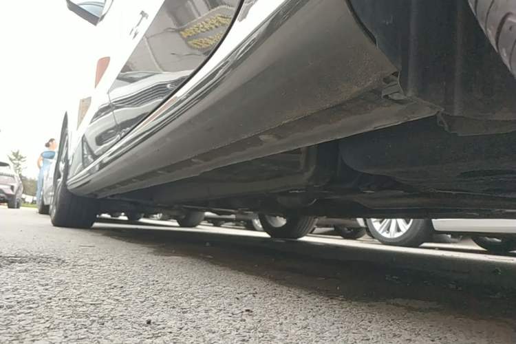 Used Geely Auto Emgrand 2023 4th Generation Champion Edition 1.5L CVT Prestige Model Left Side Sill