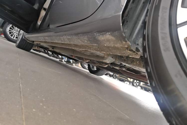 Used Geely Auto Emgrand 2023 4th Generation Champion Edition 1.5L CVT Prestige Model Left Side Sill