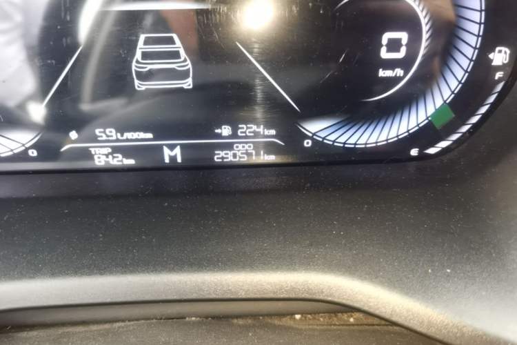 Used Geely Auto Emgrand 2023 4th Generation Champion Edition 1.5L Manual Luxury Model Odometer Close Up