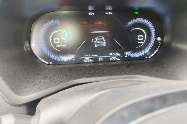 Used Geely Auto Emgrand 2023 4th Generation Champion Edition 1.5L Manual Luxury Model Odometer Close Up