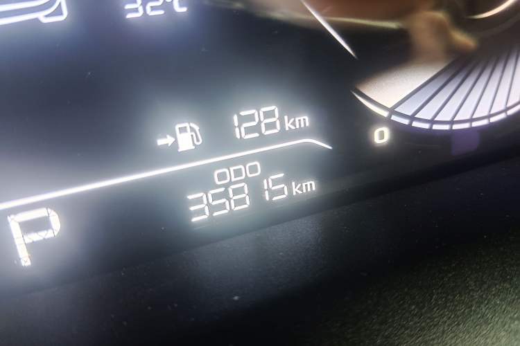 Used Geely Auto Emgrand 2023 4th Generation Champion Edition 1.5L CVT Prestige Model Odometer Close Up
