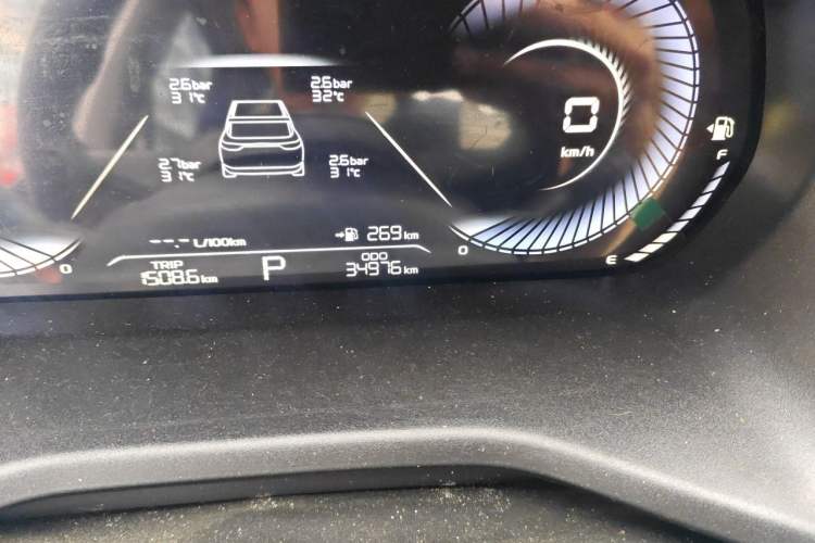 Used Geely Auto Emgrand 2023 4th Generation Champion Edition 1.5L CVT Prestige Model Odometer Close Up