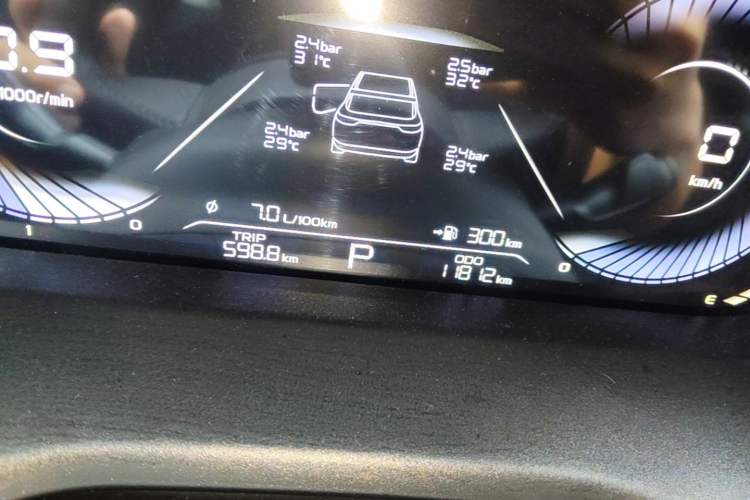Used Geely Auto Emgrand 2023 4th Generation Champion Edition 1.5L CVT Prestige Model Odometer Close Up