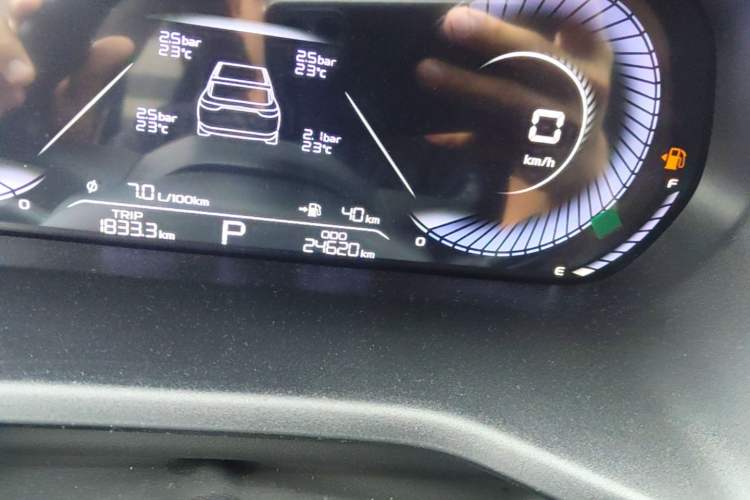Used Geely Auto Emgrand 2023 4th Generation Champion Edition 1.5L CVT Prestige Model Odometer Close Up