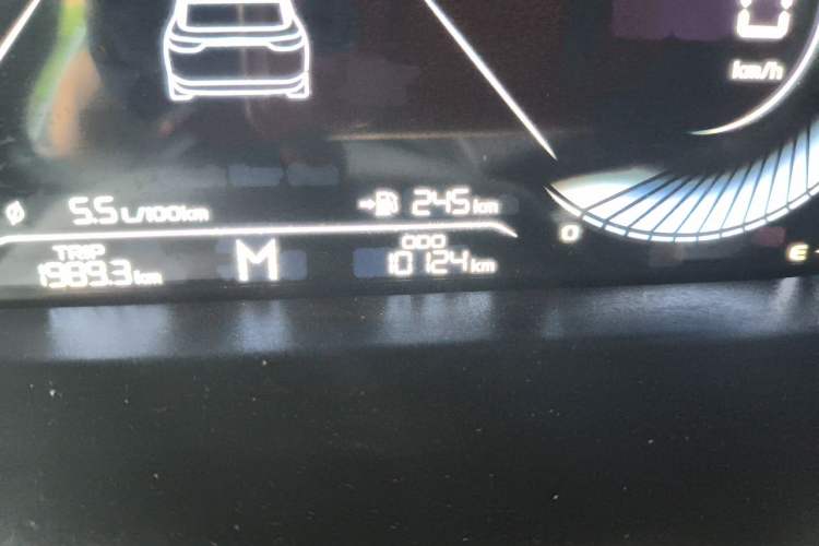 Used Geely Auto Emgrand 2023 4th Generation Champion Edition 1.5L Manual Luxury Model Odometer Close Up