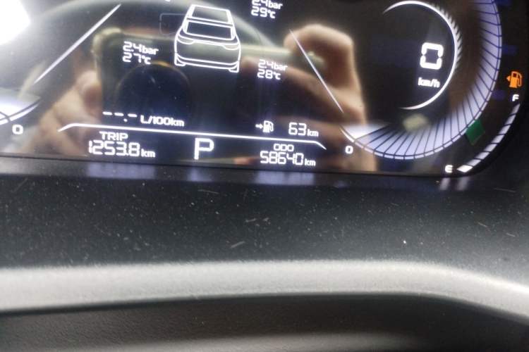 Used Geely Auto Emgrand 2023 4th Generation Champion Edition 1.5L CVT Luxury Model Odometer Close Up